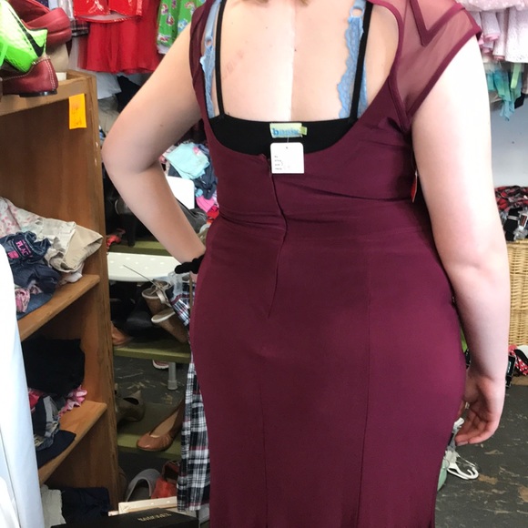 formal dress has slits in bottom all around - Picture 5 of 7